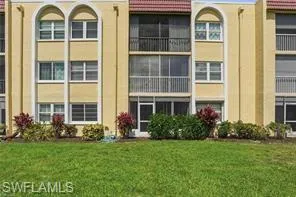 1085 Forest Lakes Dr 8102, Naples, Florida 34105