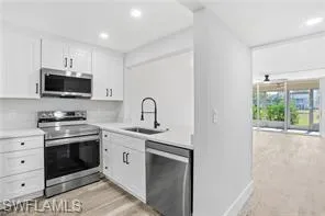 1085 Forest Lakes Dr 8102, Naples, Florida 34105