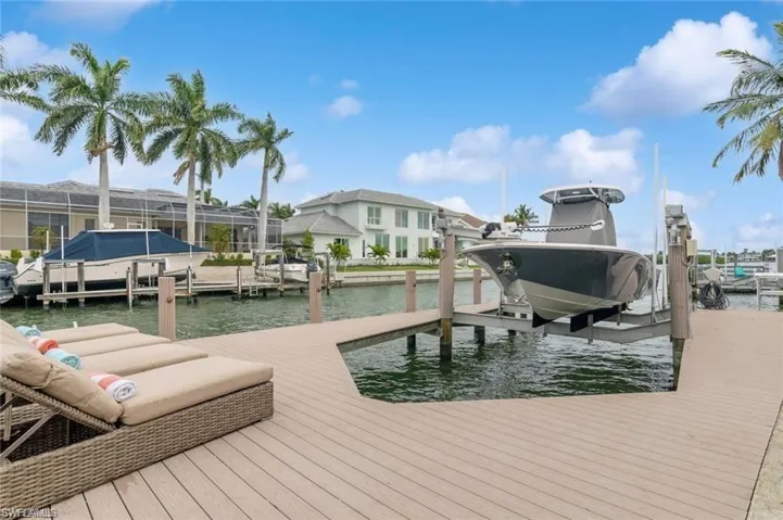 Dock with 2 lifts composite Sun Deck