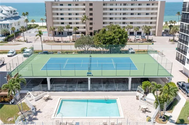 Pool is bayside