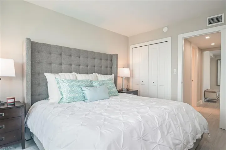 Guest room, King