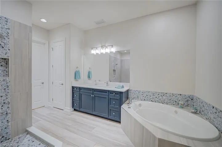 11096  Esteban  DR, Fort Myers, FL 33912