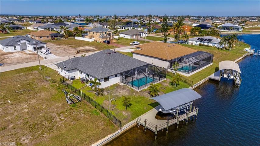 Backyard fenced with Captain's Walk / Boat lift.
