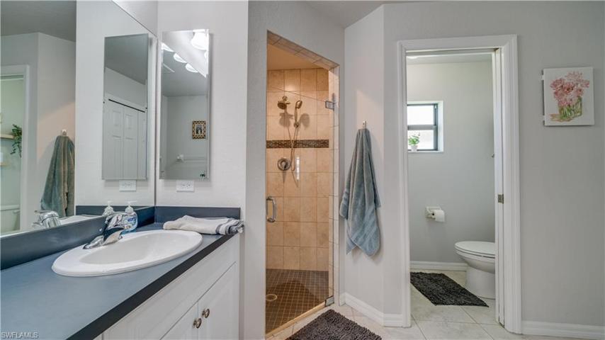 Master en-suite.