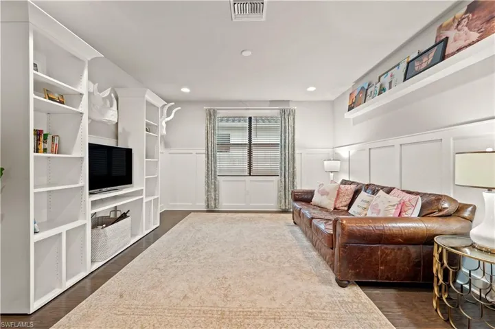 Upstairs loft / flex space