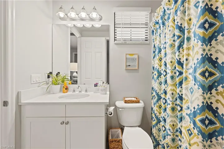 Jack & Jill bath