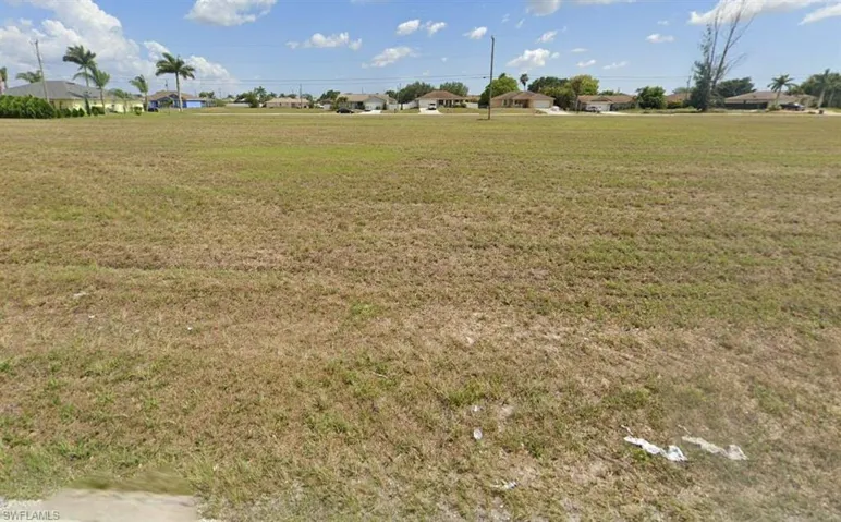 2016 Diplomat Pkwy E, Cape Coral, Florida 33909