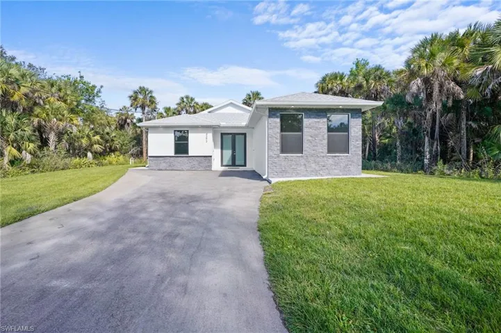 4393  32nd SE AVE, Naples, FL 34117