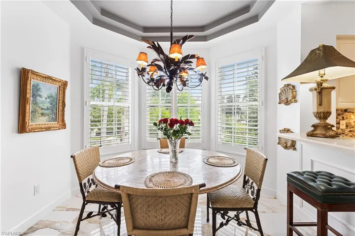 Cozy breakfast nook. double tray ceiling.Plantation shutters.
