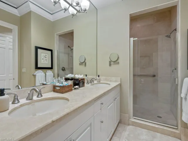 Lesina Amenity - Guest Suite 2 Bathroom