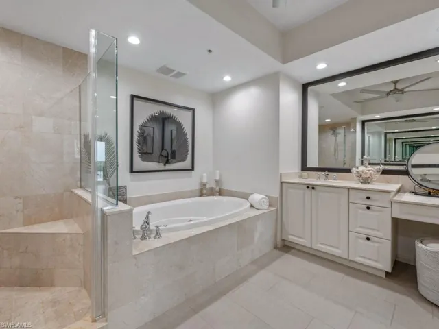 Lesina 804 - Primary Bathroom