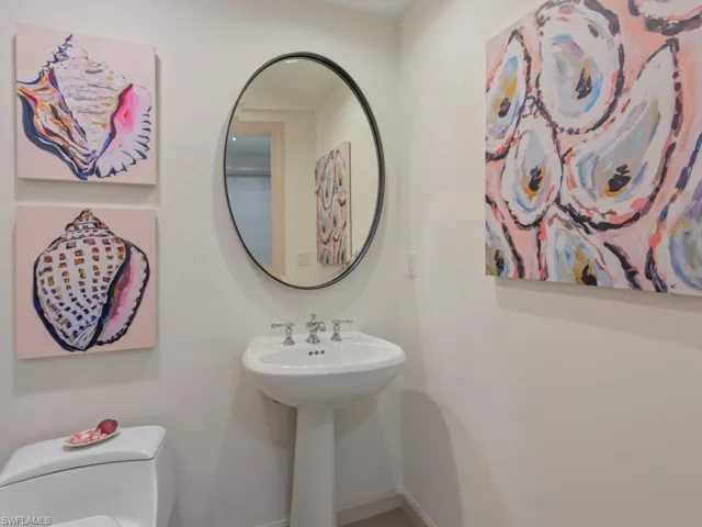Lesina 804 - Powder Room