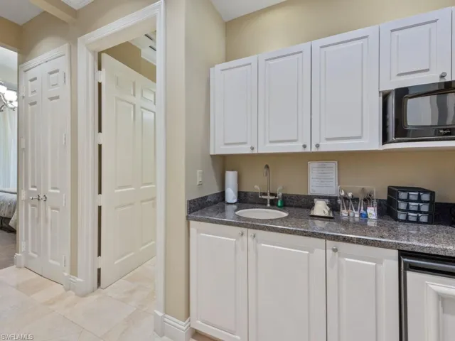 Lesina Amenity - Guest Suite 2 Mini Bar/Kitchen