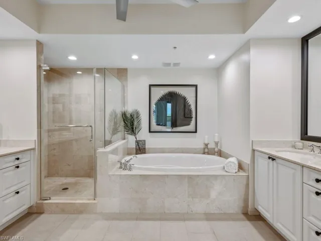 Lesina 804 - Primary Bathroom