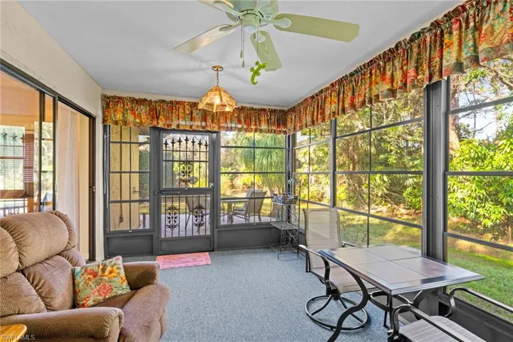 Sunroom / solarium with ceiling fan