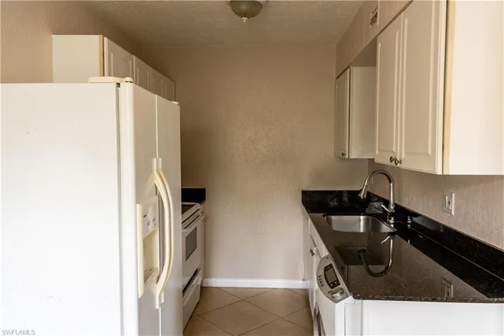 4627 Bayshore Dr I-4, Naples, Florida 34112
