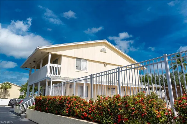 4627 Bayshore Dr I-4, Naples, Florida 34112