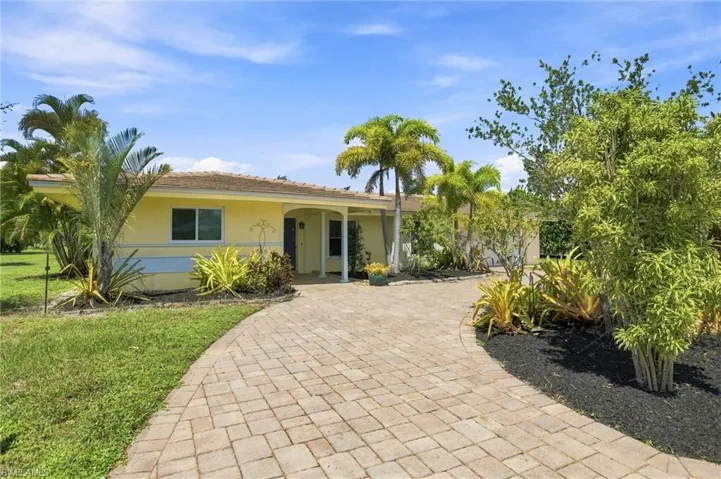 64 Pebble Beach Blvd, Naples, Florida 34113