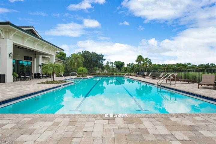 Vineyards Country Club Pool