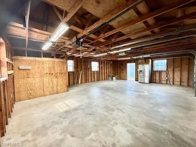 30.5 x 22.7