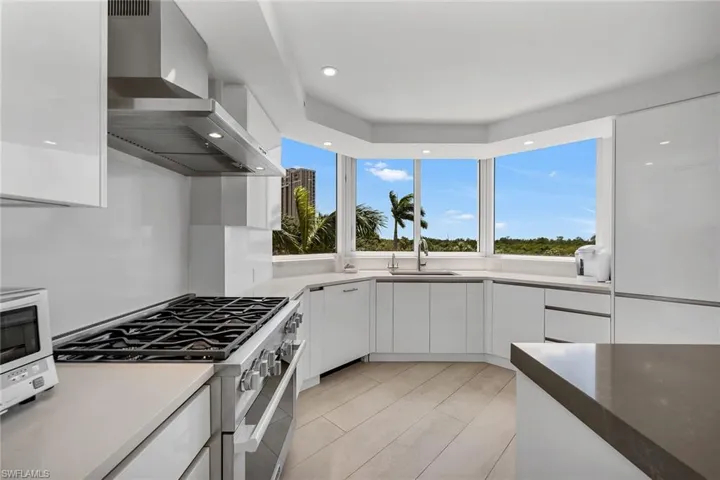 6597 Nicholas Blvd 401, Naples, Florida 34108