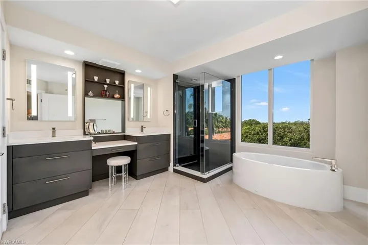 6597 Nicholas Blvd 401, Naples, Florida 34108