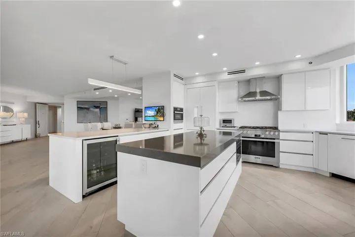 6597 Nicholas Blvd 401, Naples, Florida 34108