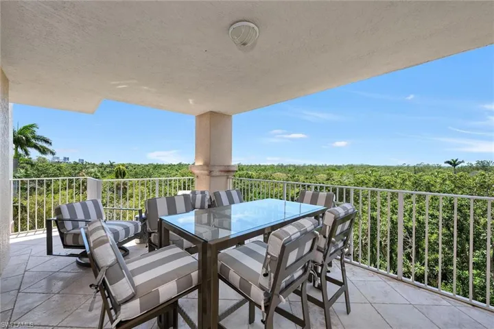6597 Nicholas Blvd 401, Naples, Florida 34108