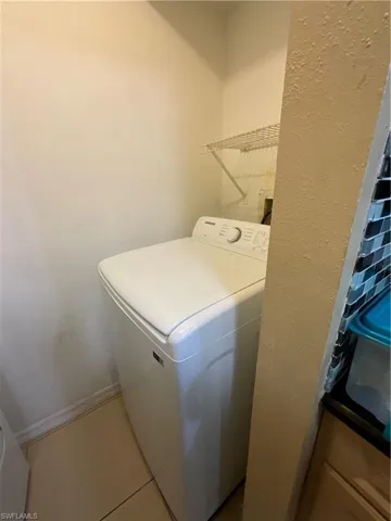 Washroom with washer / clothes dryer