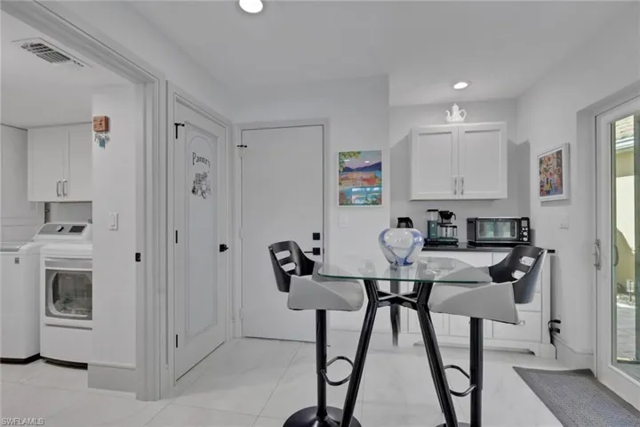 Eat in Kitchen area