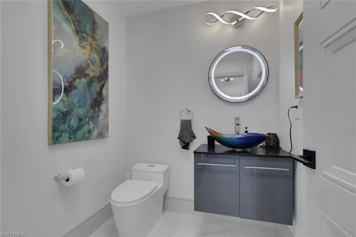 Powder bath downstairs