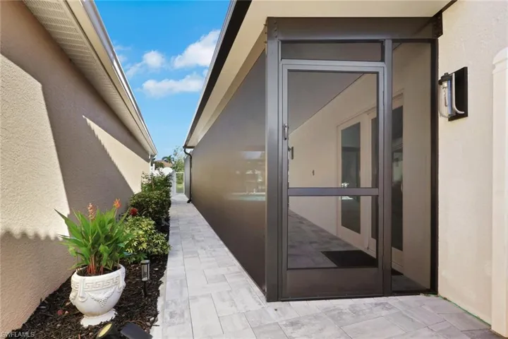 1148 Jardin Dr, Naples, Florida 34104