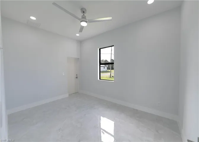 Empty room featuring ceiling fan
