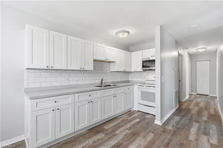 899 Ridgeway Dr, North Fort Myers, Florida 33903