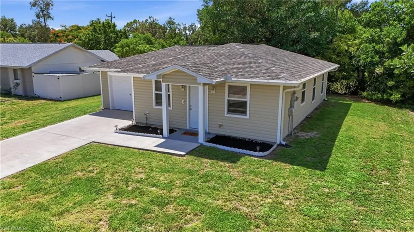 899 Ridgeway Dr, North Fort Myers, Florida 33903