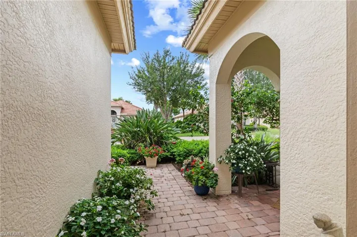 26351 Stonewall Ln, Bonita Springs, Florida 34135