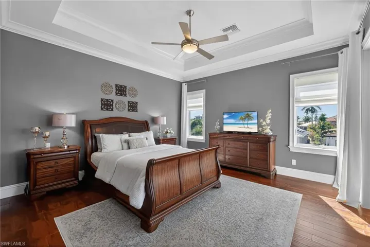 1st floor ensuite bedroom