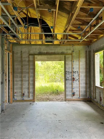 Primary Bedroom - 16'6" X 13'4"