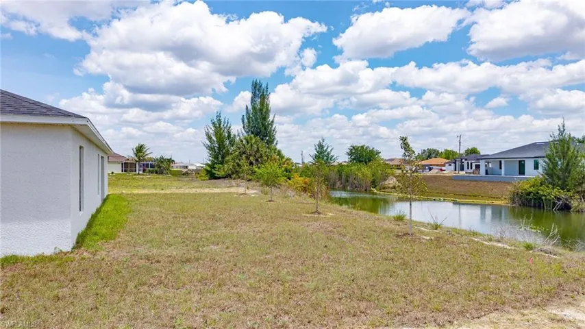 923 Ne 1st Ave, Cape Coral, Florida 33909