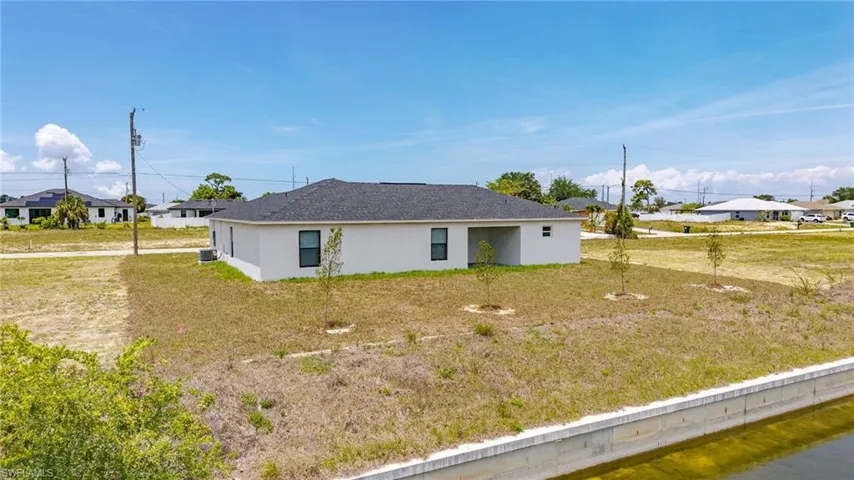 923 Ne 1st Ave, Cape Coral, Florida 33909
