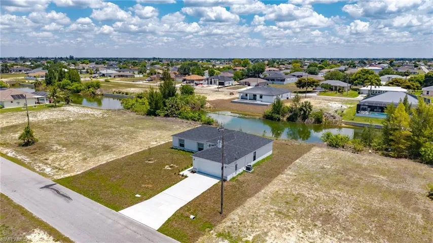 923 Ne 1st Ave, Cape Coral, Florida 33909
