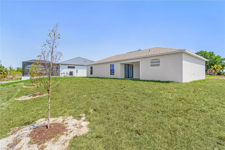 923 Ne 1st Ave, Cape Coral, Florida 33909