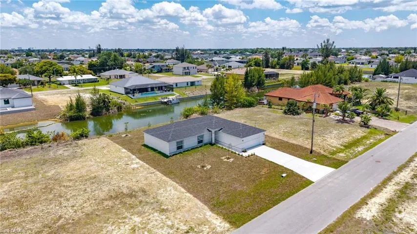 923 Ne 1st Ave, Cape Coral, Florida 33909