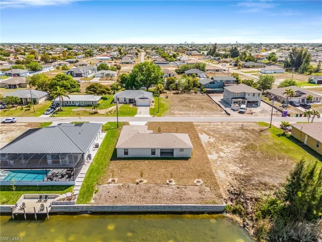 923 Ne 1st Ave, Cape Coral, Florida 33909