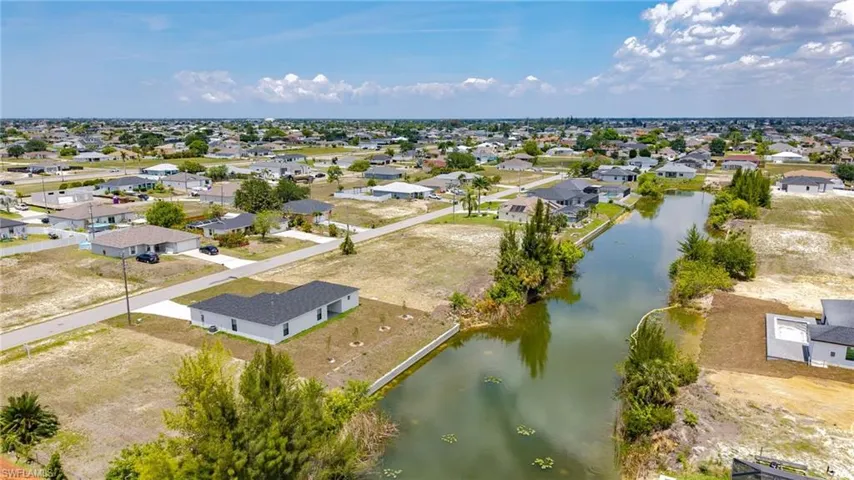 923 Ne 1st Ave, Cape Coral, Florida 33909