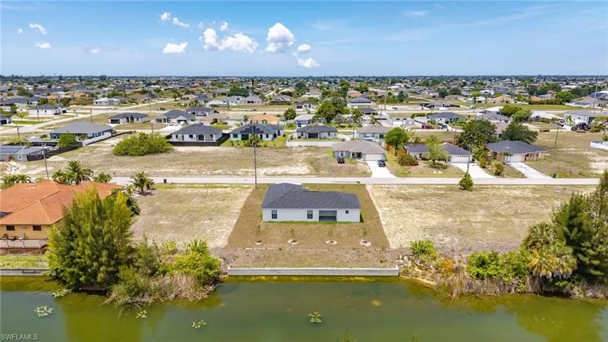 923 Ne 1st Ave, Cape Coral, Florida 33909