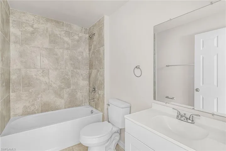 923 Ne 1st Ave, Cape Coral, Florida 33909