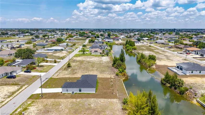 923 Ne 1st Ave, Cape Coral, Florida 33909