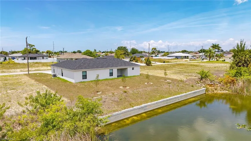 923 Ne 1st Ave, Cape Coral, Florida 33909