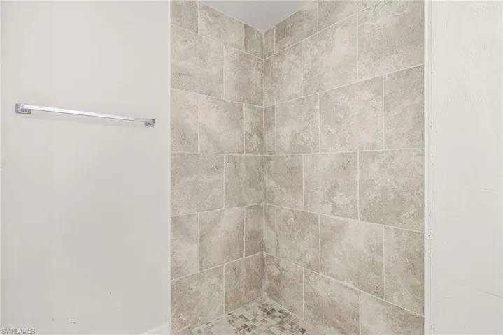 923 Ne 1st Ave, Cape Coral, Florida 33909